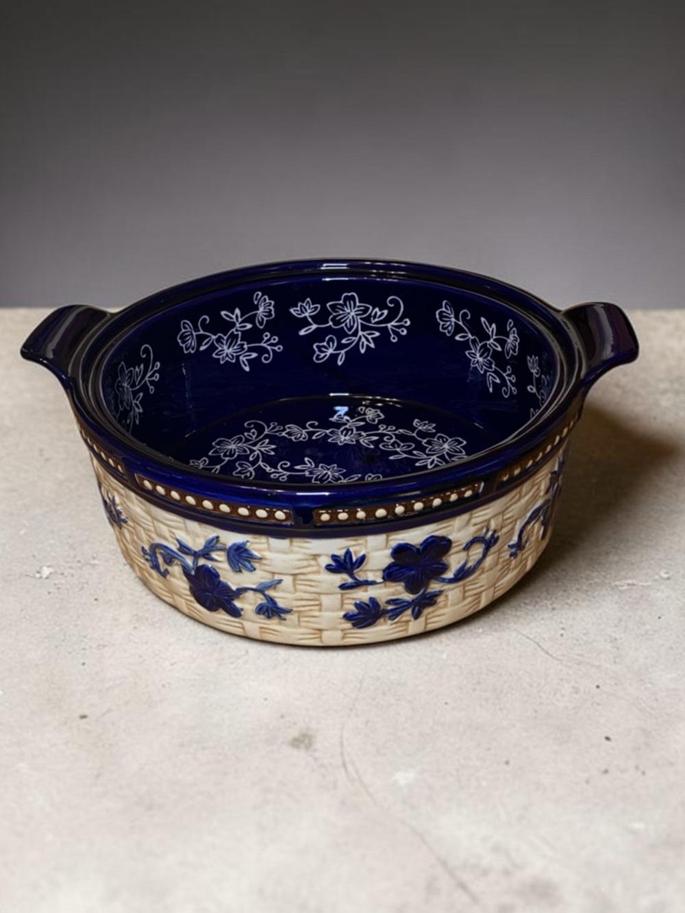 TEMP-TATIONS 2 QT CASSEROLE DISH Floral Lace Basketweave Design Blue Tan White